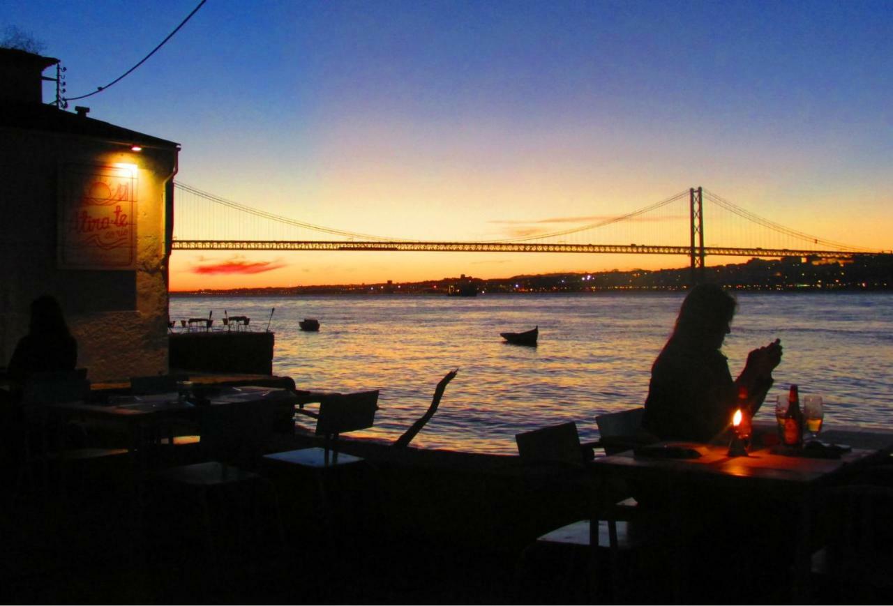 Apartamento Tejo Cacilhas Luaran gambar