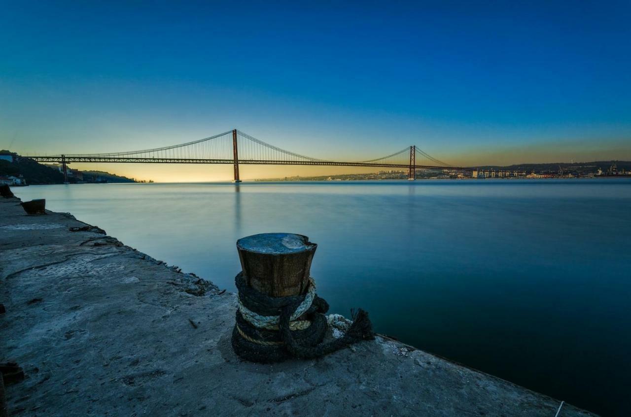 Apartamento Tejo Cacilhas Luaran gambar