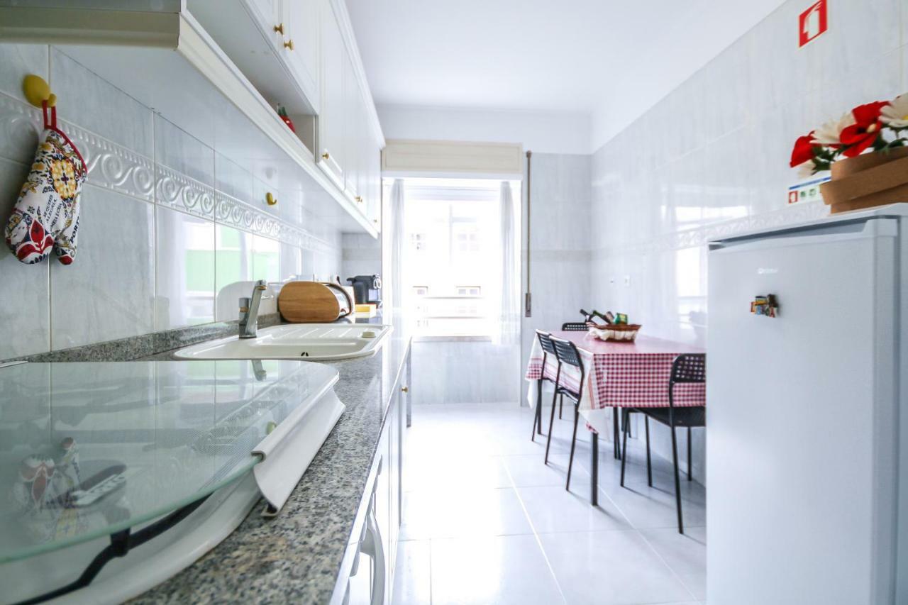 Apartamento Tejo Cacilhas Luaran gambar